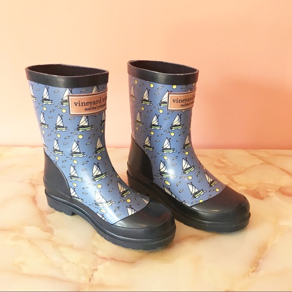 vineyard vines rain boots
